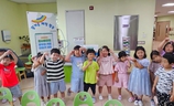 금산유치원) 가정에서 모은 병뚜껑, 우리 손으로 특별한 키링이 되었어요! 사진